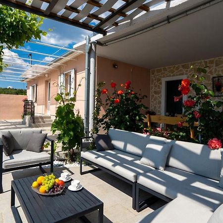 Villa Terra With Heated Pool Марина Екстериор снимка