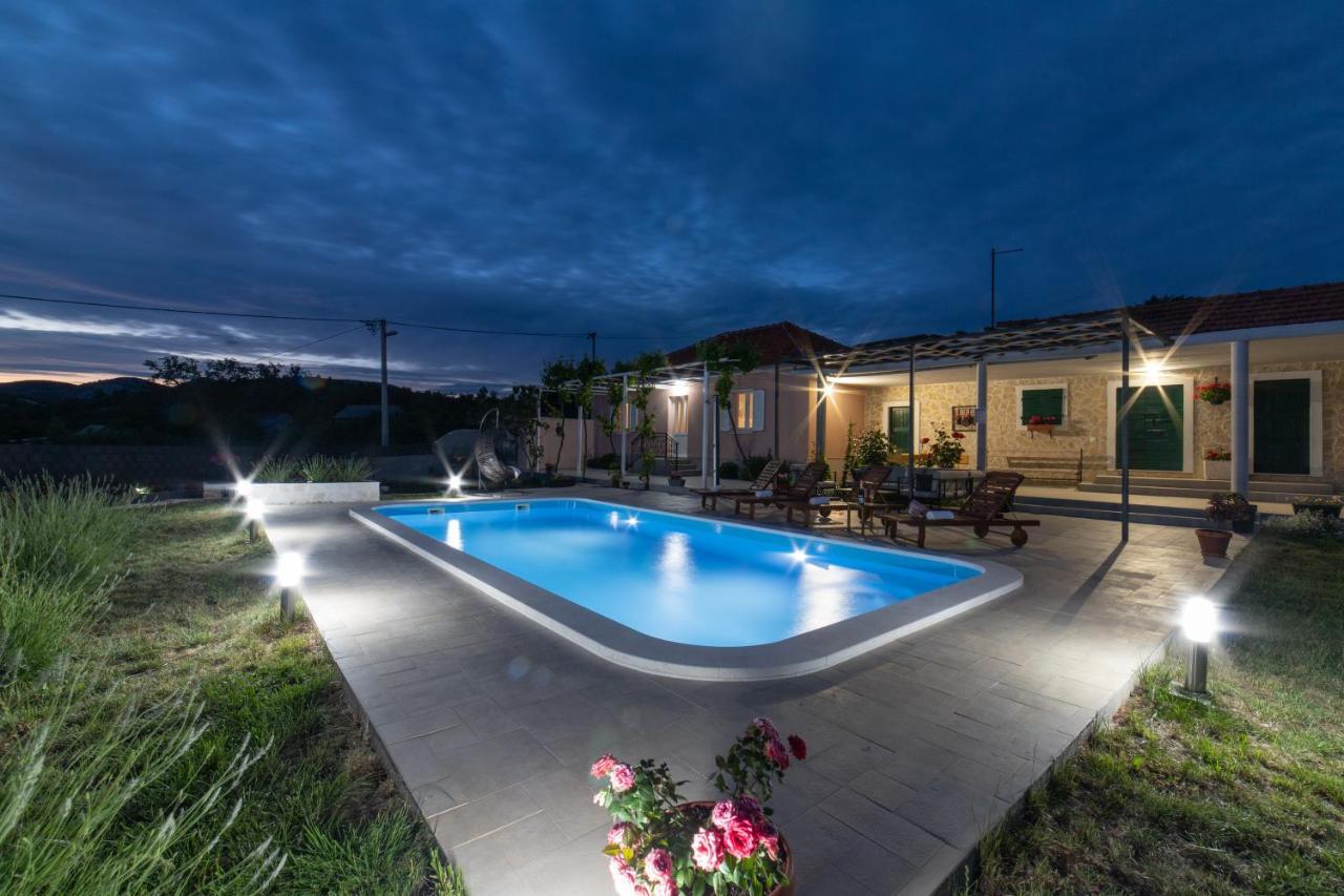 Villa Terra With Heated Pool Марина Екстериор снимка